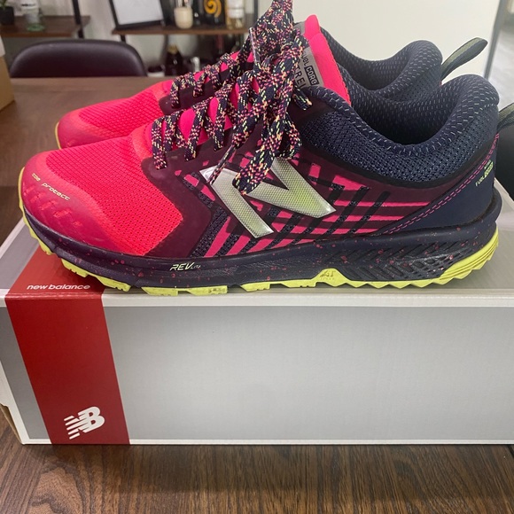 Women New Balance Trail Running Course - Picture 3 of 4